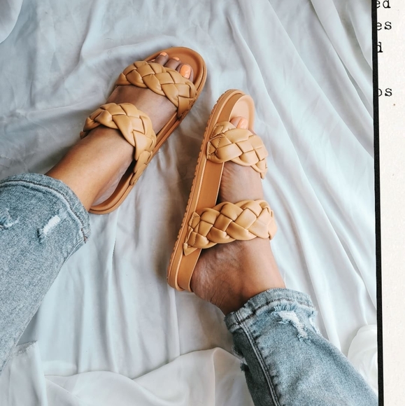 🚨ONLY A FEW PAIRS LEFT// Sand braided slide - Picture 2 of 6